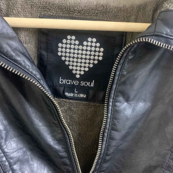 Brave Soul Women's Faux Leather Jacket- size L- fur lined - Picture 9 of 9